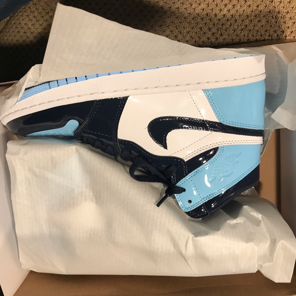 Women’s Nike’s Size 7 1/2 New